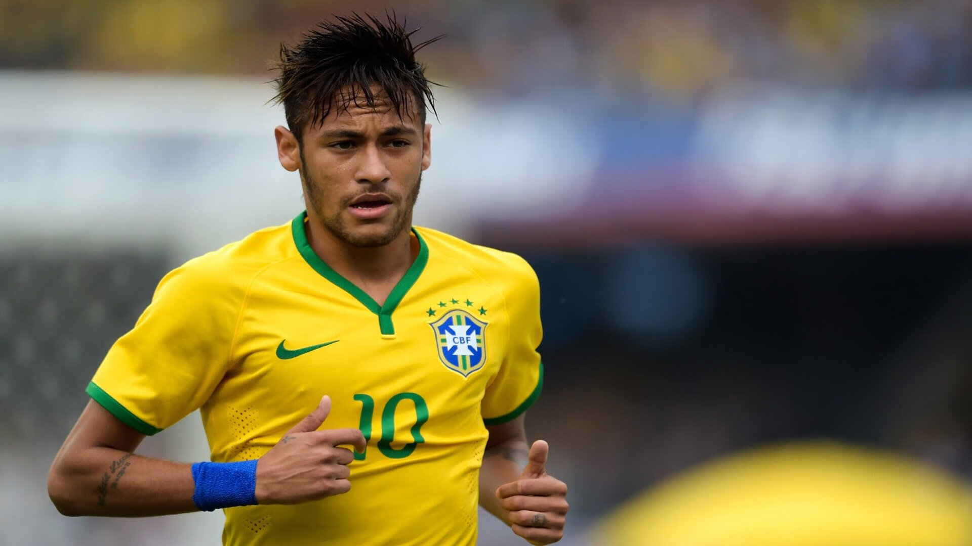 特色足球商品在国际市场稳步扩大，推动体育产业出口，足球特色展示