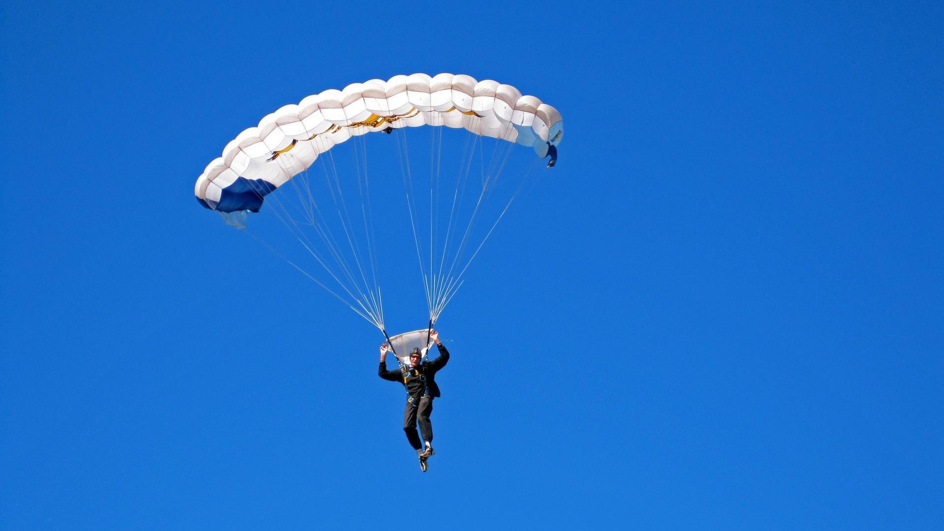 蛙泳中程吉尔吉斯斯坦节奏精准